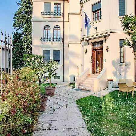 Mainard Butterfly Storica Apartment